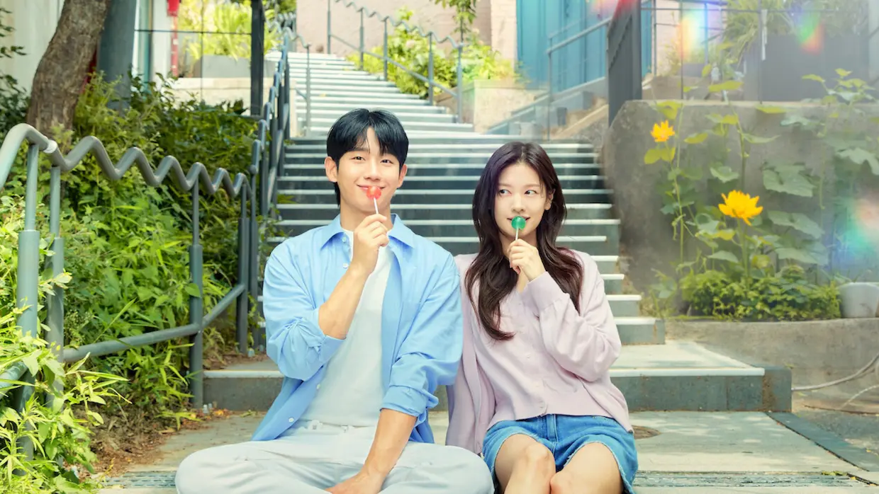 Imagem com os protagonistas do k-drama O Amor mora ao lado