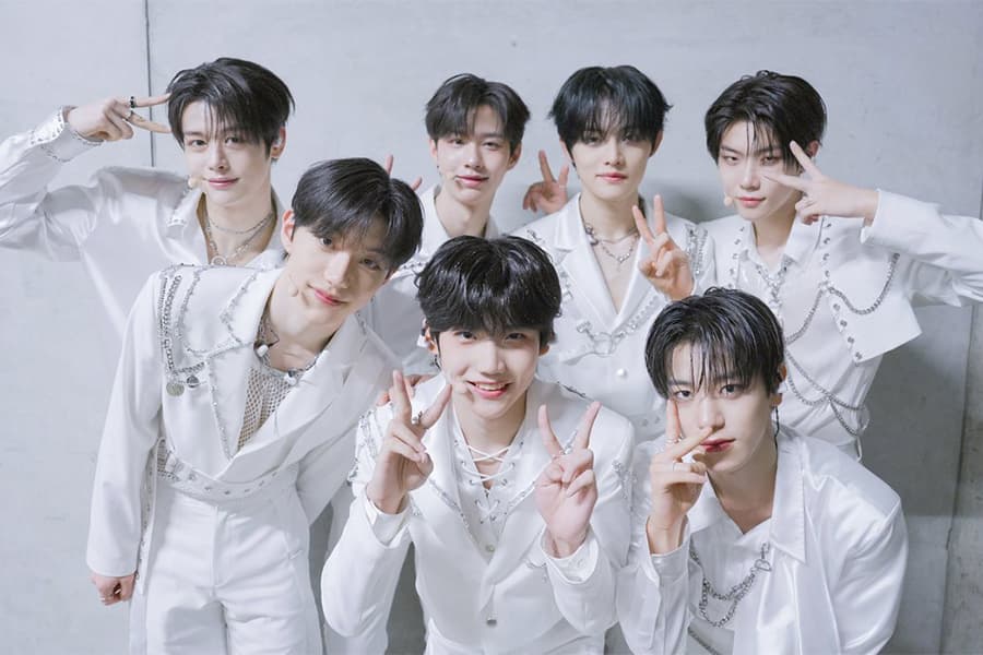 Foto do Close Your Eyes, um dos novos grupos de K-pop 2025