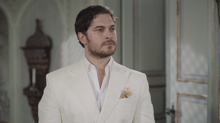 Imagem promocional da novela O Famoso Alfaiate