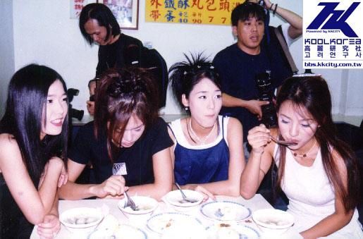 Foto do grupo FIN.K.L