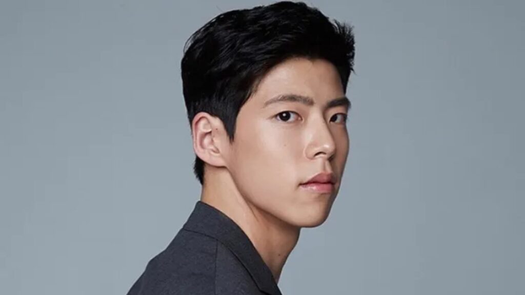 Foto do ator Choi Woo-sung 