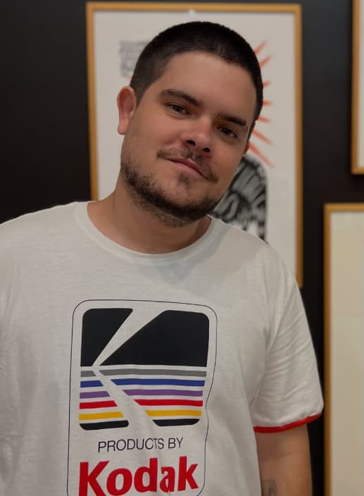 Foto do dublador Eduardo Drummond