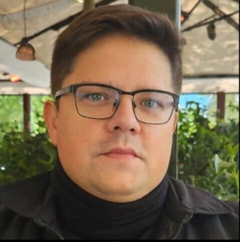 Foto do dublador Felipe Drummond