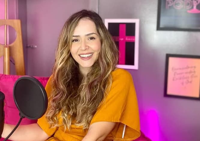 Foto da dubladora Lhays Macêdo