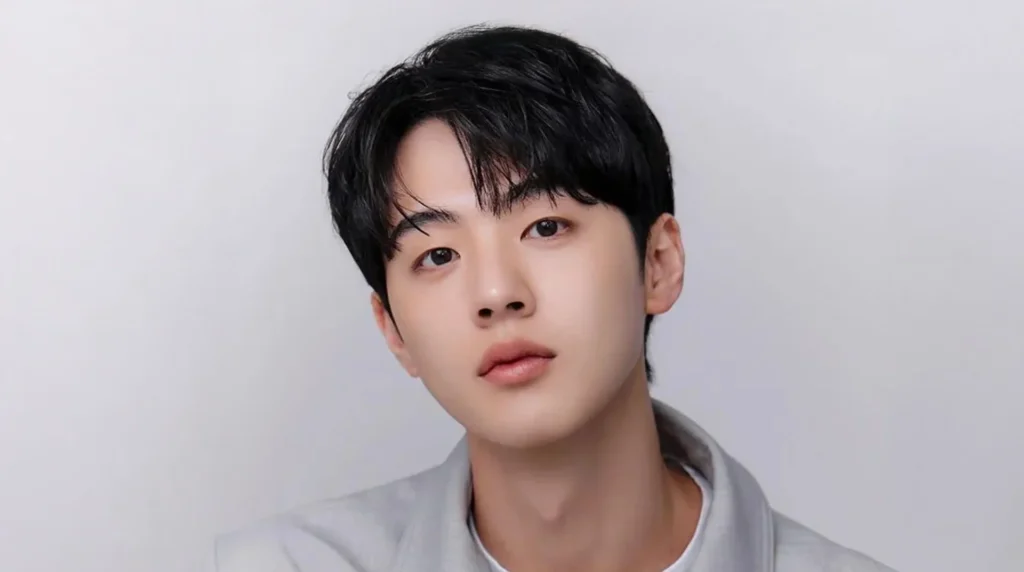 Foto do ator Kim Hyun-jin