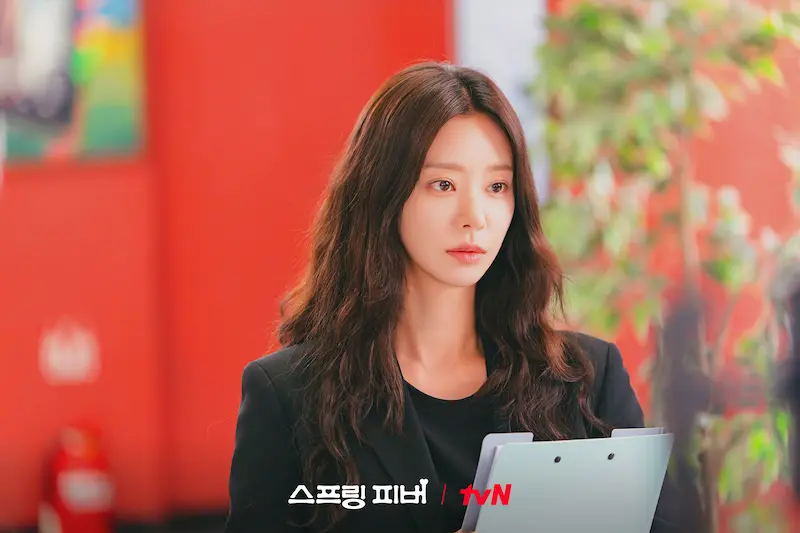 Lee Joo-bin como Yoon Bom