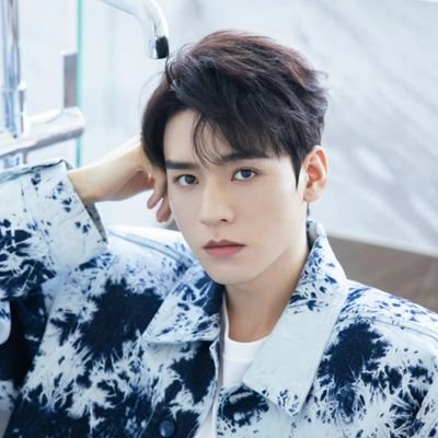 Foto do ator chinês Gong Jun