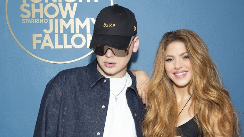 Foto do bizarrap ao lado da Shakira