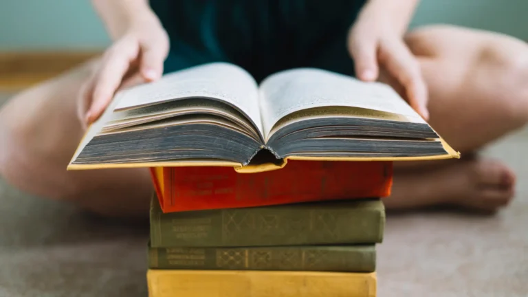 Imagem ilustrativa dos gêneros de livros.