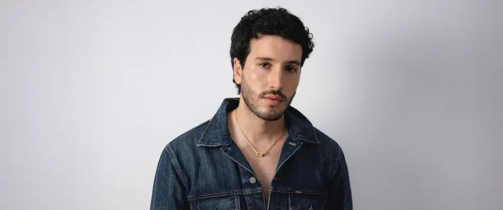 Foto do cantor Sebastian Yatra