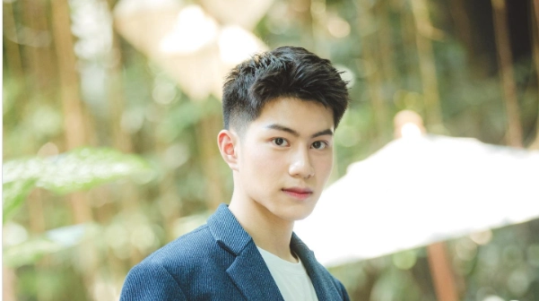 Foto do ator Nuttawatt Thanathaveeprasert