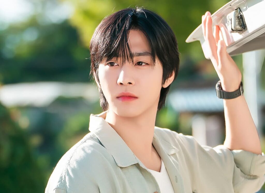 Foto do ator Ahn Hyo-seop em Sold Out on You