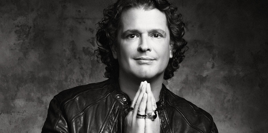Foto do cantor Carlos Vives