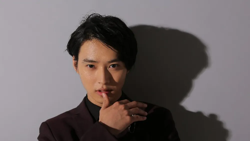 Foto do ator Kento Yamazaki