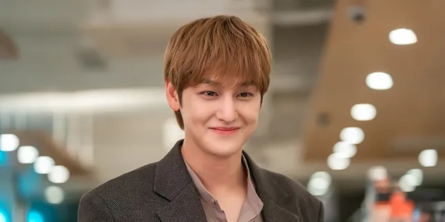 Foto do ator Kim Bum