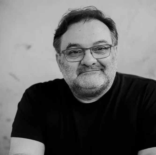 Foto do ator Marcílio França Castro