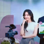 Imagem com parte do elenco de Sold Out on You