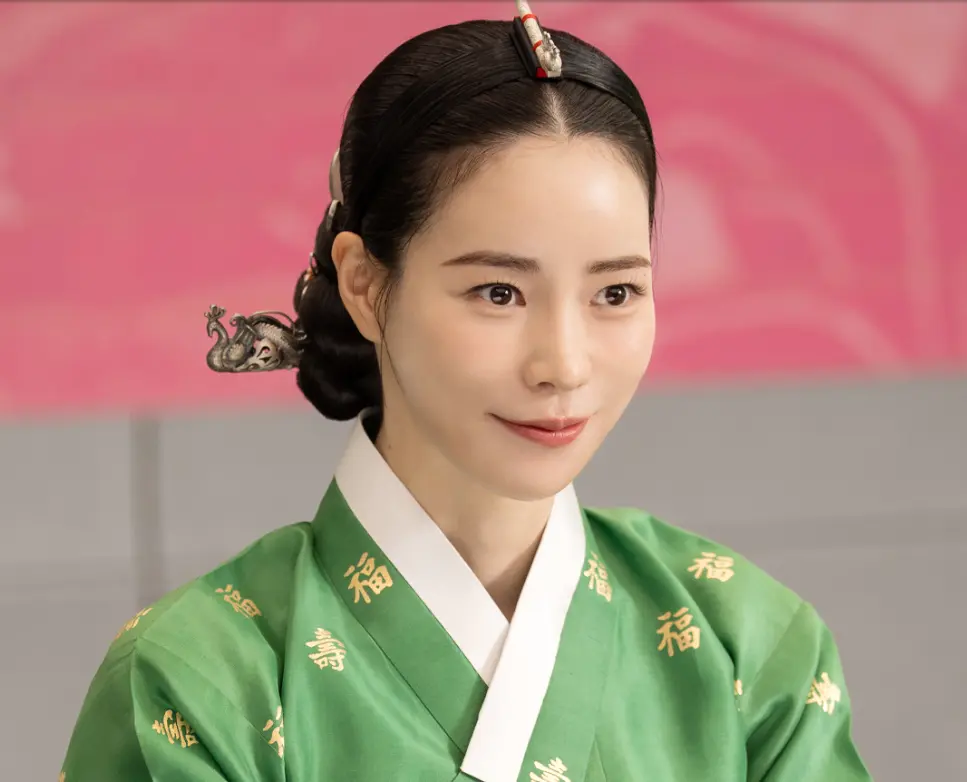 Foto da atriz Lim Ji Yeon em My Royal Nemesis