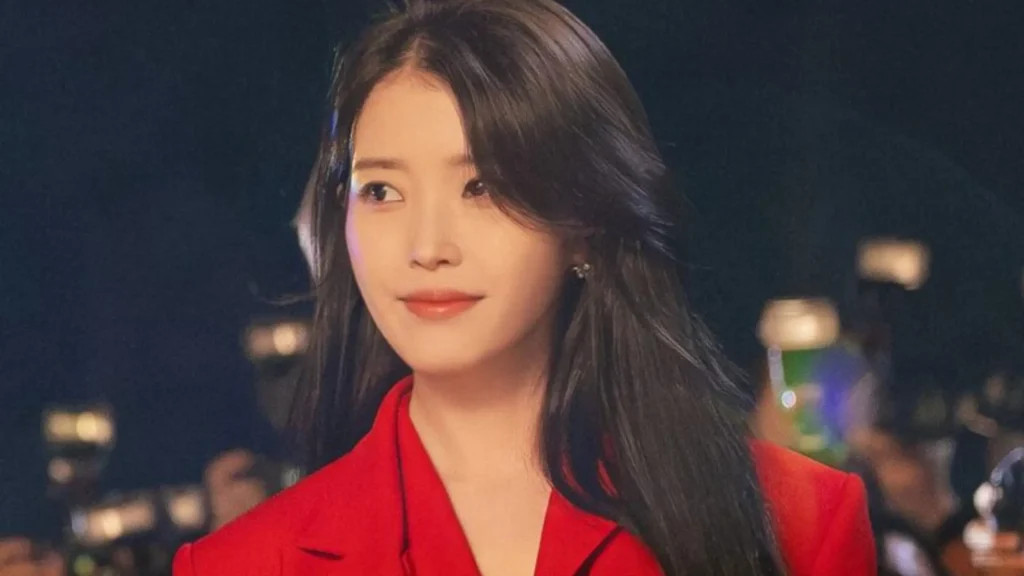 IU como parte do elenco de A Coroa Perfeita