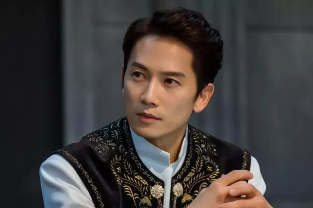 Foto do ator Ji Sung