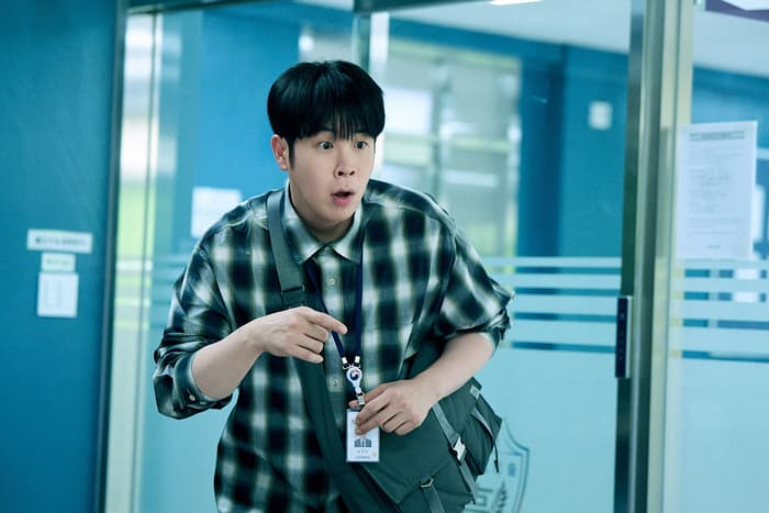 Foto do ator Pyo Ji-hoon em aprendendo a lição