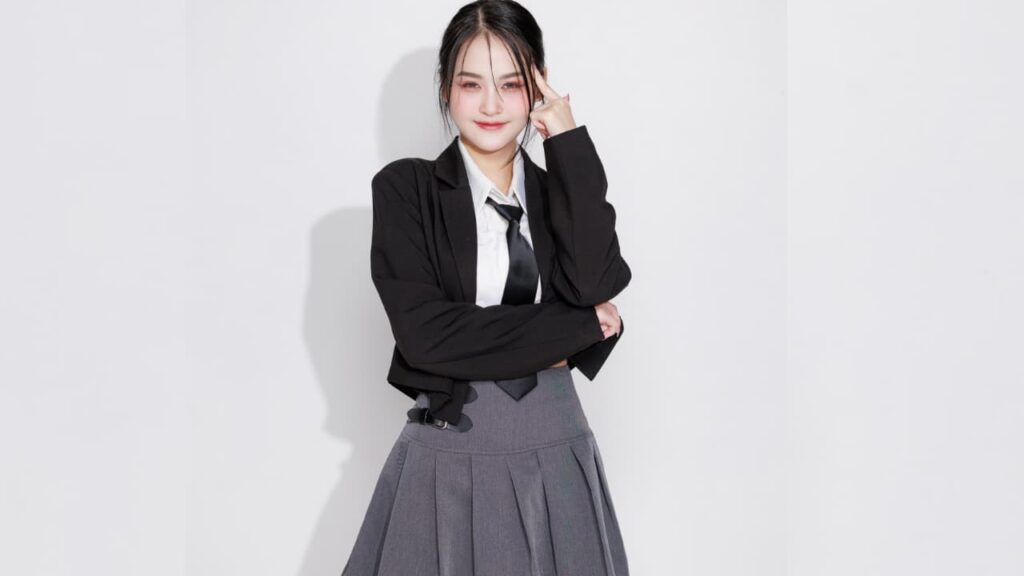 pessoa usando roupa no estilo k-pop