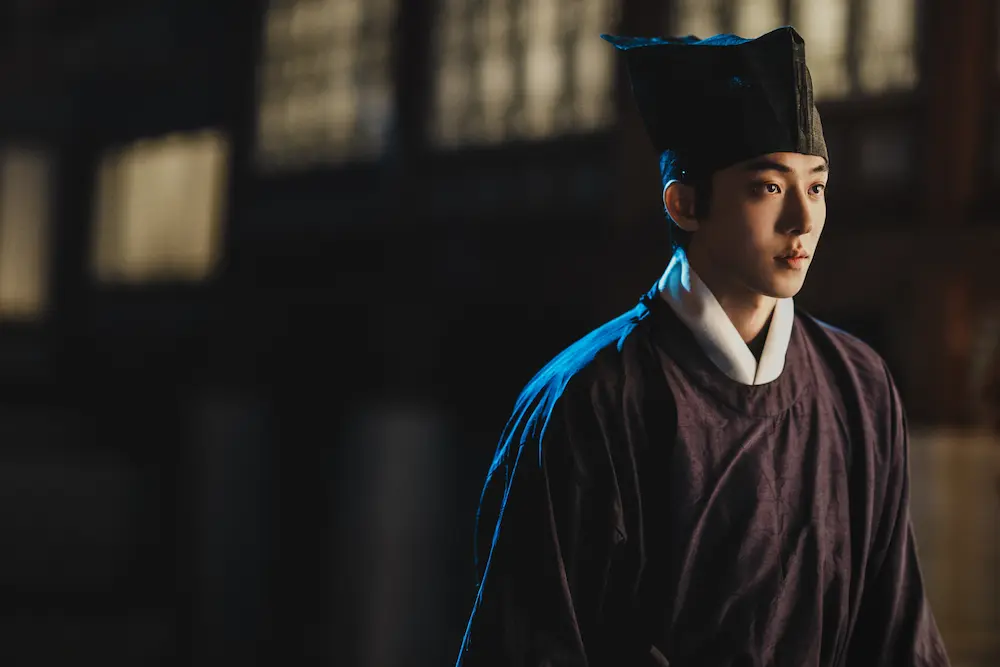 Foto do ator Nam Joo-hyuk em A Leste do Palácio