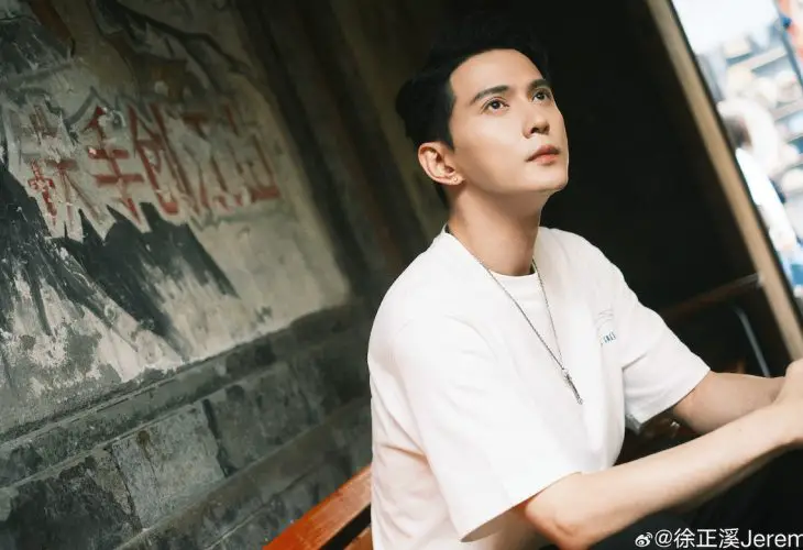 Foto do ator Xu Zhengxi
